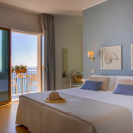 Hotel Punta Nord Est