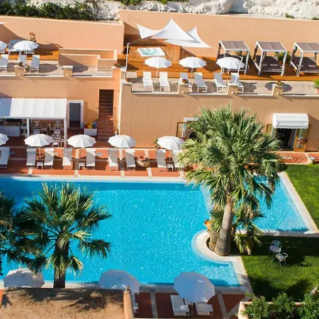 Punta Nord Est Hotel 3*