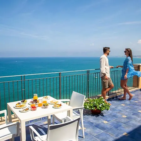 Punta Nord Est Hotel 3*