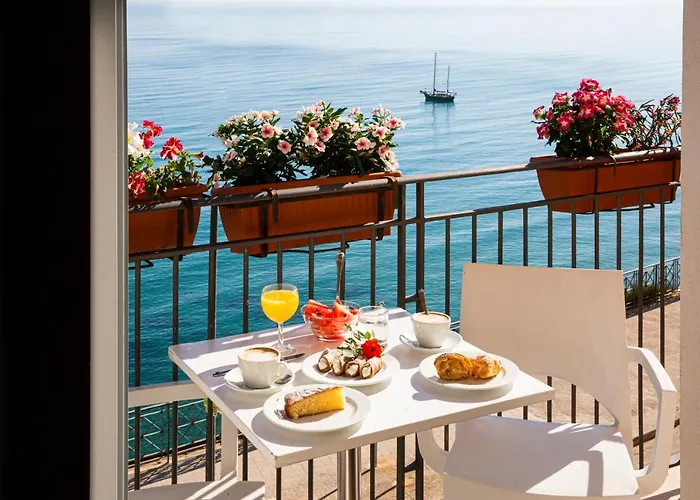 מלון Punta Nord Est 3*