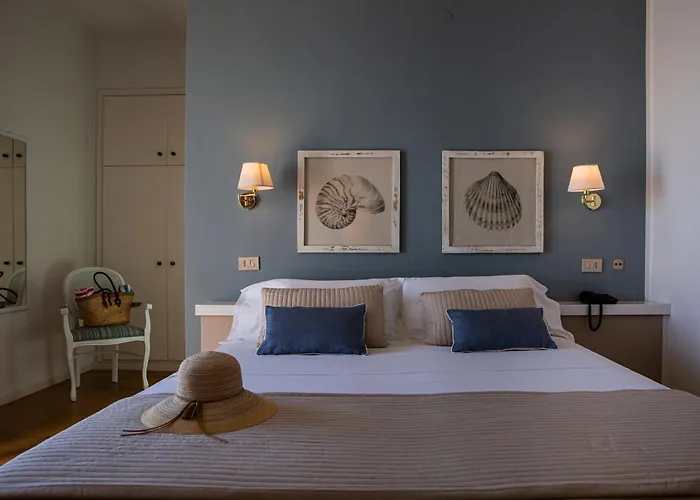 מלון Punta Nord Est 3*