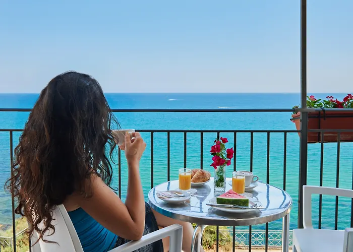 Punta Nord Est מלון 3*