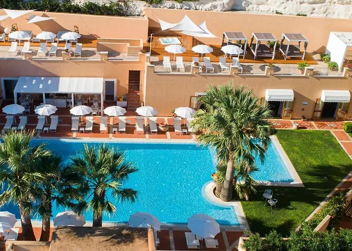 Punta Nord Est מלון 3*