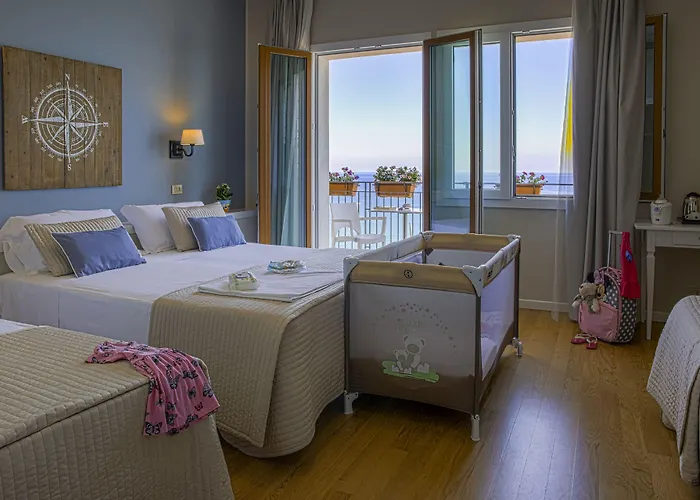 מלון Punta Nord Est 3*